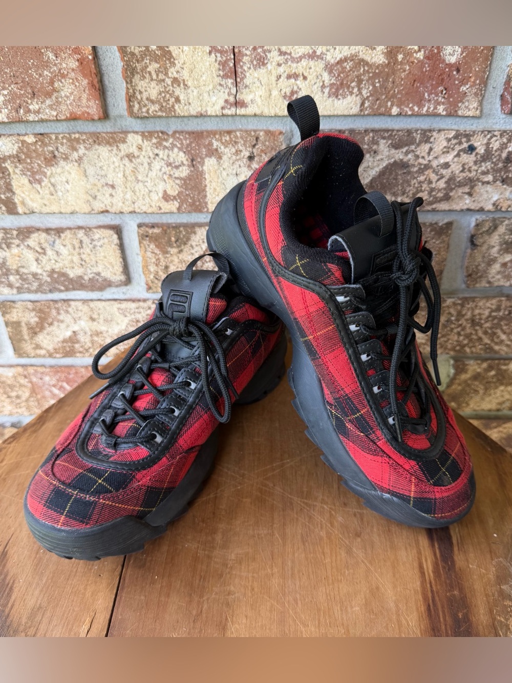 Fila Disruptor II Premium Sneakers Women’s Size 10 Red and Black Plaid Excellent